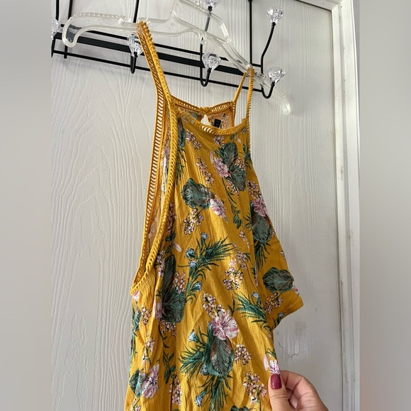 Doe & Rae Yellow Floral Asymmetrical Tank Top - Picture 3 of 8